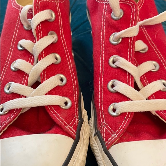 Red converse - Picture 4 of 5